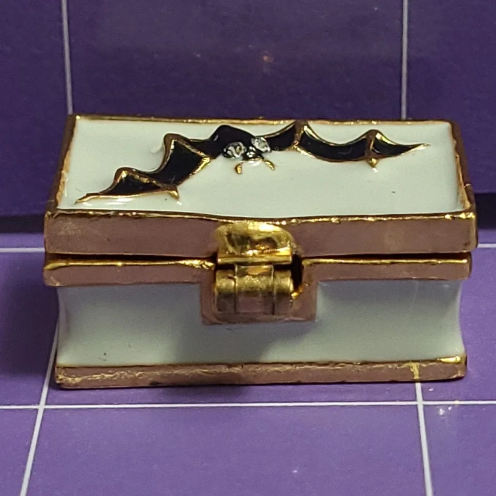 Work of Art Halloween Trinket Box Bat Enamel Hinged Magnetic Shelf Decor